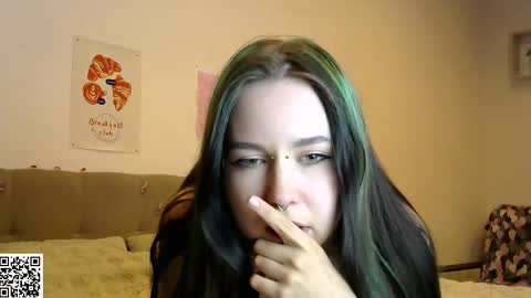 Snapshot of almmilk chatting on September 2025 03:47:02 PM Lina online show from September 2025 03:47:02 PM