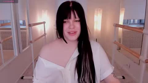 Olivia online show from October 2025 05:49:02 AM