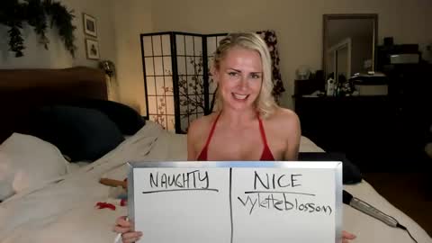 Snapshot of alwaysaffirming chatting on December 2024 11:58:02 PM AlwaysAffirming online show from December 2024 11:58:02 PM