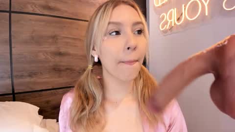 Alya online show from October 2025 11:00:02 AM