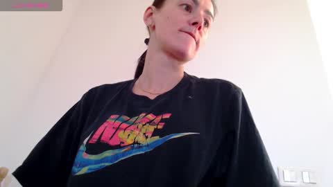 Snapshot of alycediamond21 chatting on October 2025 05:42:02 AM Missy online show from October 2025 05:42:02 AM