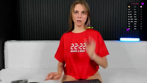 Alena online show from November 2025 01:32:01 PM