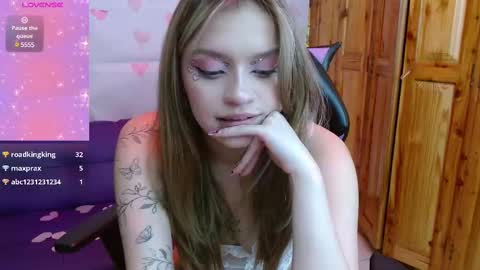 Alyy online show from February 2025 07:33:02 PM