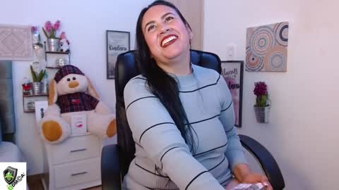 Snapshot of amalia_brunette chatting on December 2024 11:19:01 PM AMALIA online show from December 2024 11:19:01 PM