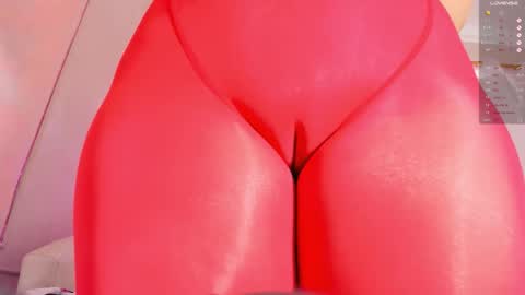 Snapshot of amanda_marcuzzi chatting on October 2025 12:01:02 PM Amanda Marcuzzi online show from October 2025 12:01:02 PM