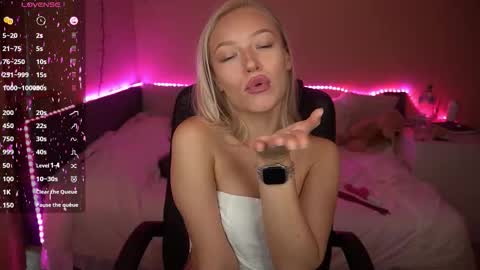 Amanda online show from September 2025 06:17:01 AM