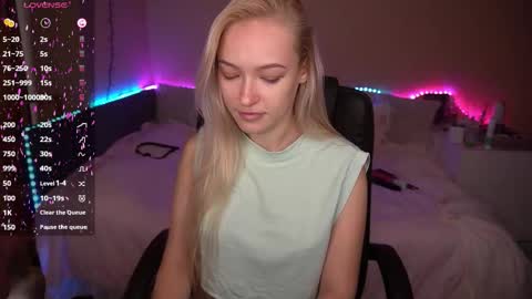 Amanda online show from October 2025 05:17:01 AM