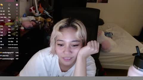 Snapshot of amateuroras chatting on December 2024 03:27:02 AM leash online show from December 2024 03:27:02 AM