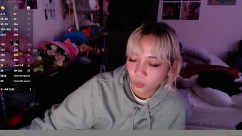 Snapshot of amateuroras chatting on February 2025 08:02:02 AM leash online show from February 2025 08:02:02 AM