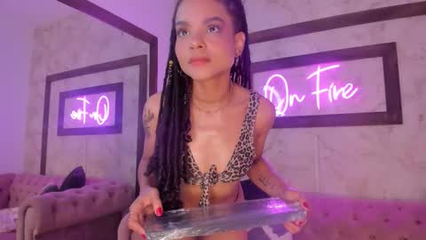 Snapshot of ambaar_moon_ chatting on October 2025 07:51:01 PM Ambar online show from October 2025 07:51:01 PM