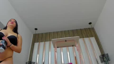 AmbarGills online show from November 2025 02:06:01 PM