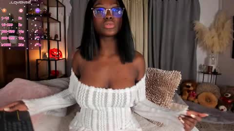 Snapshot of amber_maxwell chatting on November 2025 07:49:02 PM Amber online show from November 2025 07:49:02 PM