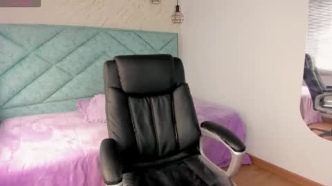 Amber online show from October 2025 06:03:02 PM