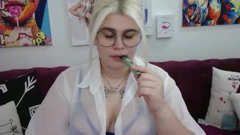 Amber online show from October 2025 01:58:01 AM