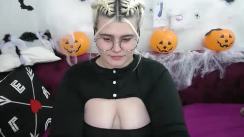 Amber online show from October 2025 02:12:02 AM