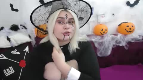 Amber online show from October 2025 02:11:02 AM