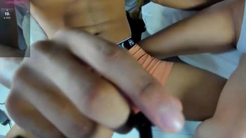 Snapshot of amberr_blue chatting on October 2025 03:26:02 AM amberr_blue online show from October 2025 03:26:02 AM