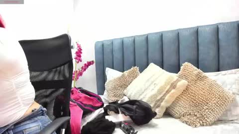 Amber online show from March 2025 04:25:02 AM