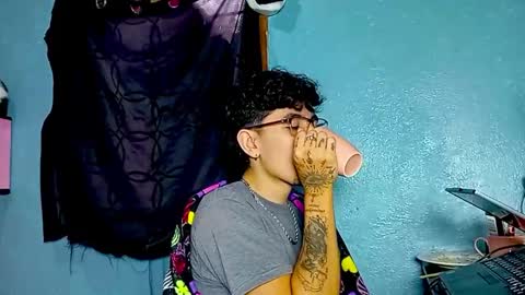 Snapshot of ameli_and_lucas chatting on November 2025 04:14:02 PM Amelia Lucas online show from November 2025 04:14:02 PM