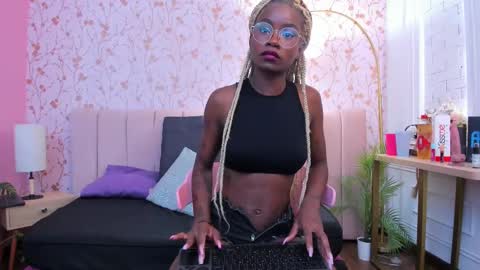 Amelia Adams online show from October 2025 07:12:02 PM