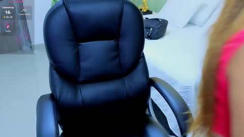 Snapshot of amelia_chillvibes chatting on October 2025 07:14:02 PM AMELIA online show from October 2025 07:14:02 PM