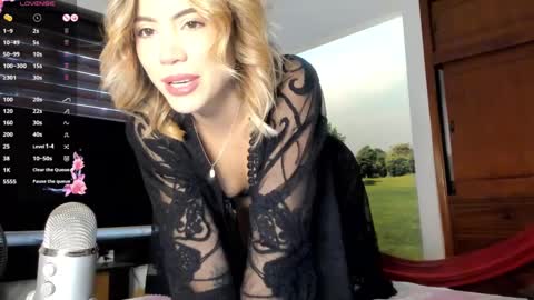 Amelia online show from September 2025 09:38:02 PM