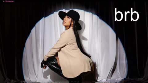 Snapshot of ameliebelle_ chatting on November 2025 12:05:02 PM Amelie online show from November 2025 12:05:02 PM