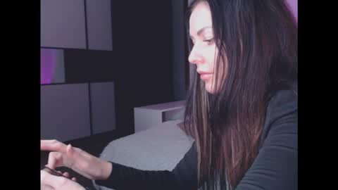 amelinamersi online show from November 2025 07:12:01 PM