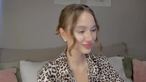 Snapshot of amelydoll18 chatting on October 2025 04:30:01 AM Stefa online show from October 2025 04:30:01 AM