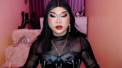 Queen Mireska online show from October 2025 12:47:01 PM