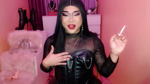 Queen Mireska online show from October 2025 02:05:02 PM