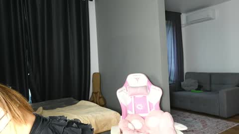 Snapshot of amilia4u chatting on September 2025 07:57:01 AM A online show from September 2025 07:57:01 AM