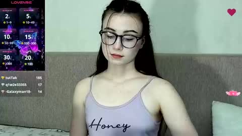 Snapshot of amina_lux chatting on December 2024 12:02:01 AM Amina online show from December 2024 12:02:01 AM
