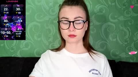 Snapshot of amina_lux chatting on December 2024 10:57:02 PM Amina online show from December 2024 10:57:02 PM