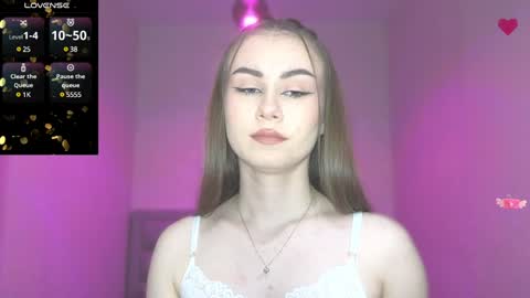 Snapshot of amina_lux chatting on January 2025 02:32:01 AM Amina online show from January 2025 02:32:01 AM