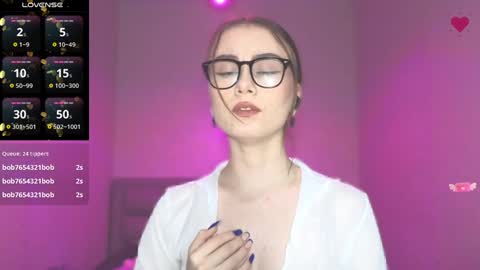Snapshot of amina_lux chatting on February 2025 01:23:01 AM Amina online show from February 2025 01:23:01 AM