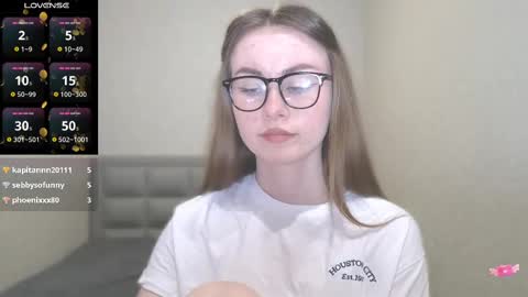 Snapshot of amina_lux chatting on March 2025 10:32:01 PM Amina online show from March 2025 10:32:01 PM