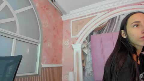 Amira online show from September 2025 11:21:01 AM