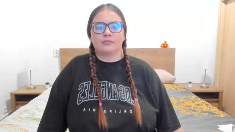 Snapshot of amiravyxen chatting on November 2025 08:00:01 PM Amira Vyxen online show from November 2025 08:00:01 PM