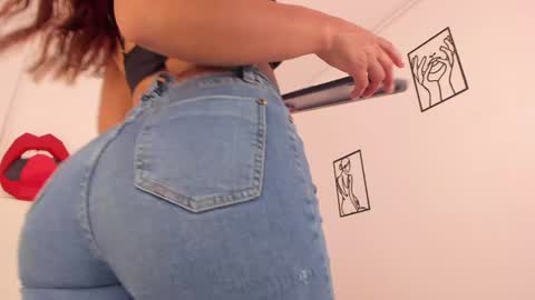 hi guys im ariani ill be off till december 1st for vacation if u want u can add me on snapchat by bio and talk or play there online show from February 2025 05:01:02 PM