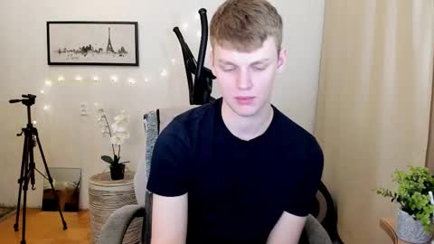 Andrew Amor online show from November 2025 05:04:02 PM