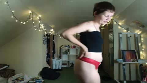 Snapshot of amoramystic chatting on October 2025 04:02:01 AM Amora Mystic online show from October 2025 04:02:01 AM