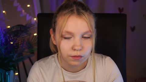 Tessa  online show from February 2025 01:32:01 PM