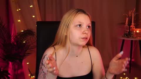 Tessa  online show from February 2025 01:00:02 PM