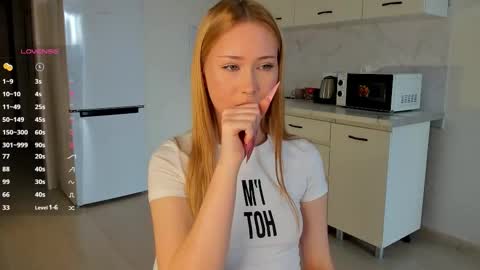 Mia online show from September 2025 11:34:02 AM