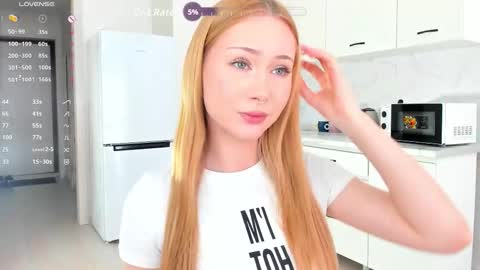 Mia online show from September 2025 11:45:01 AM