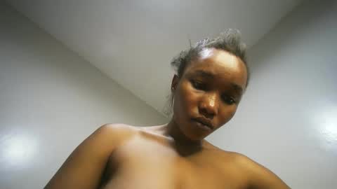 Snapshot of amunetlover chatting on October 2025 10:49:02 AM shantel online show from October 2025 10:49:02 AM