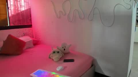 AmyEloise online show from November 2025 06:30:01 PM