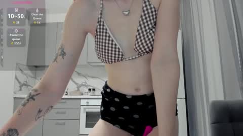 Miriam online show from October 2025 10:34:02 PM