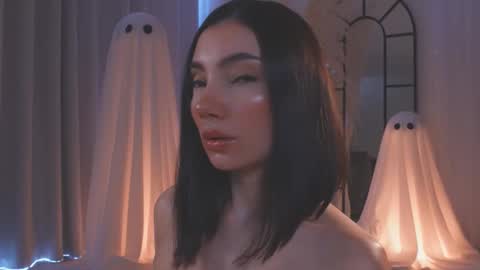 Amy Armstrong online show from October 2025 07:38:02 PM